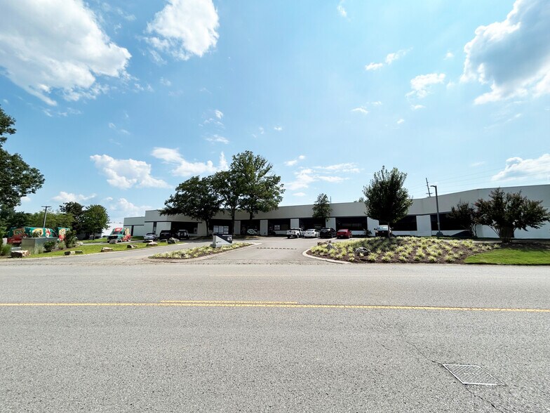 Primary Photo Of 475 Metroplex Dr, Nashville Unknown For Lease