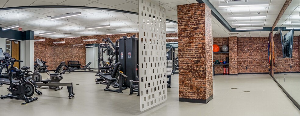 More Photos Of 6200 Oak Tree Blvd, Independence Office For Lease