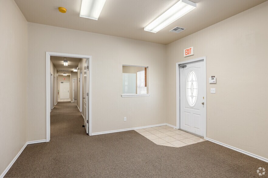More Photos Of 2120 McKown Dr, Norman Office For Lease