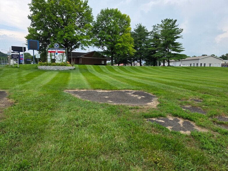 More Photos Of 10 Merritt St, Lucasville Bank For Lease