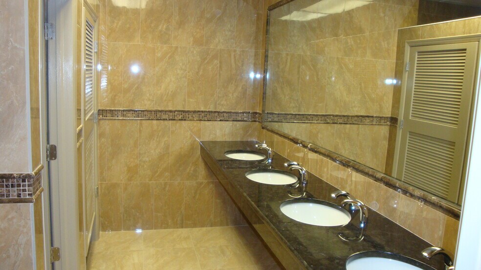 More Photos Of 500 Route 17, Hasbrouck Heights Office For Lease