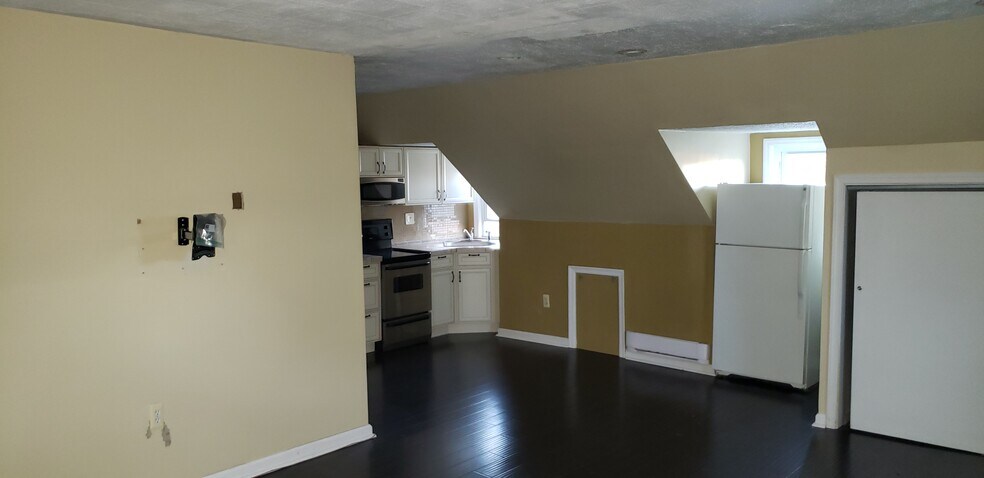 More Photos Of 1303 Veterans Hwy, Bristol Office For Sale