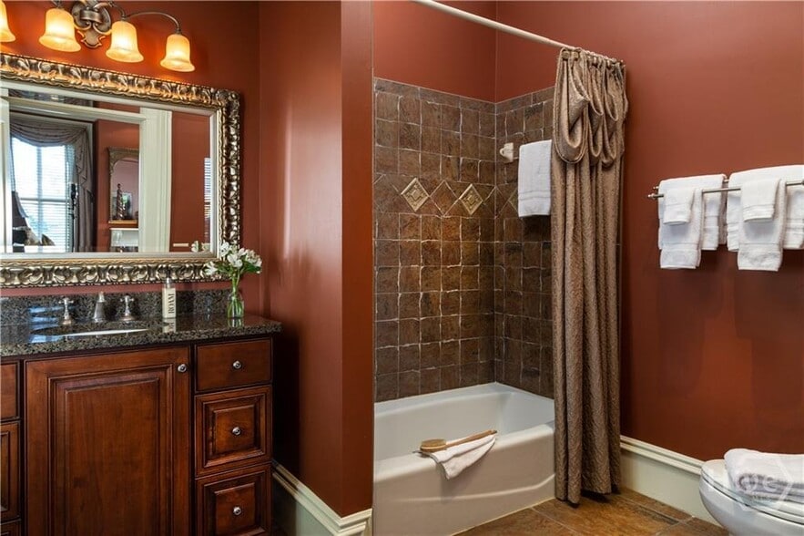 More Photos Of 109 W Liberty St, Savannah Hospitality For Sale