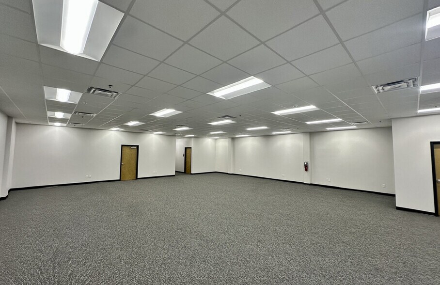 More Photos Of 7575 Chancellor Dr, Orlando Distribution For Lease