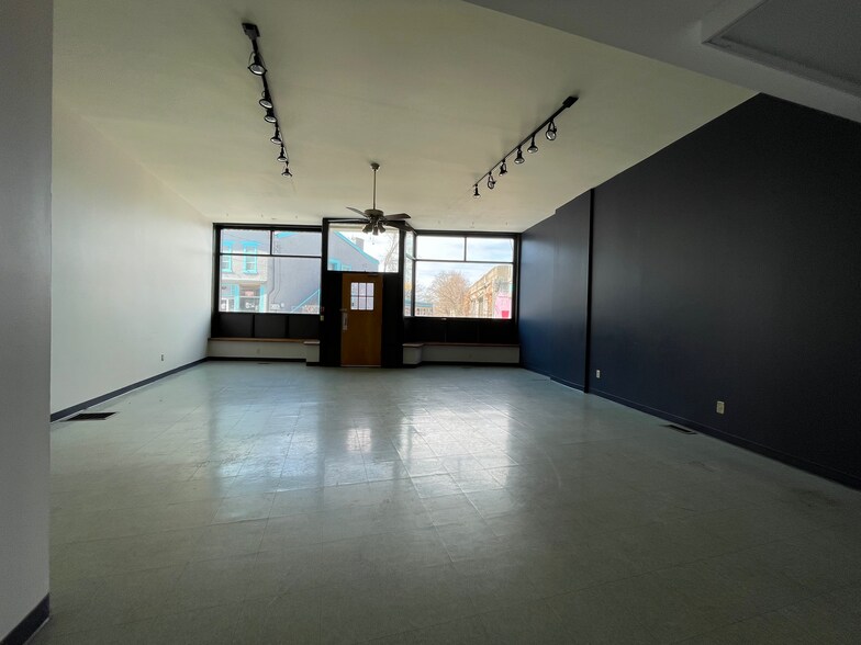 More Photos Of 203-205 W Pike St, Covington Storefront Retail Residential For Lease