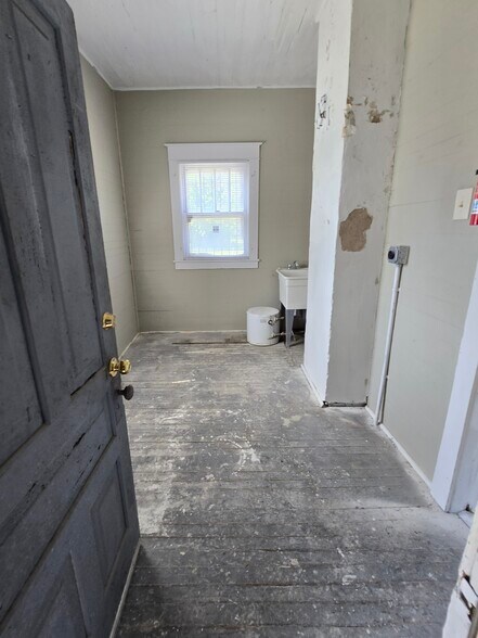 More Photos Of 325 Winslow St, Fayetteville Loft Creative Space For Lease