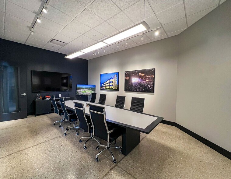 More Photos Of 673-675 Spirit Valley West Dr, Chesterfield Warehouse For Sale