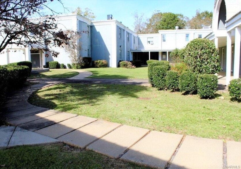 More Photos Of 2005 N Country Club Dr, Montgomery Schools For Sale