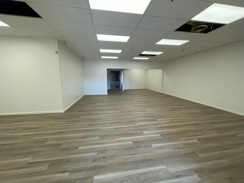 More Photos Of 1063-1071 Hensley St, Richmond Distribution For Lease