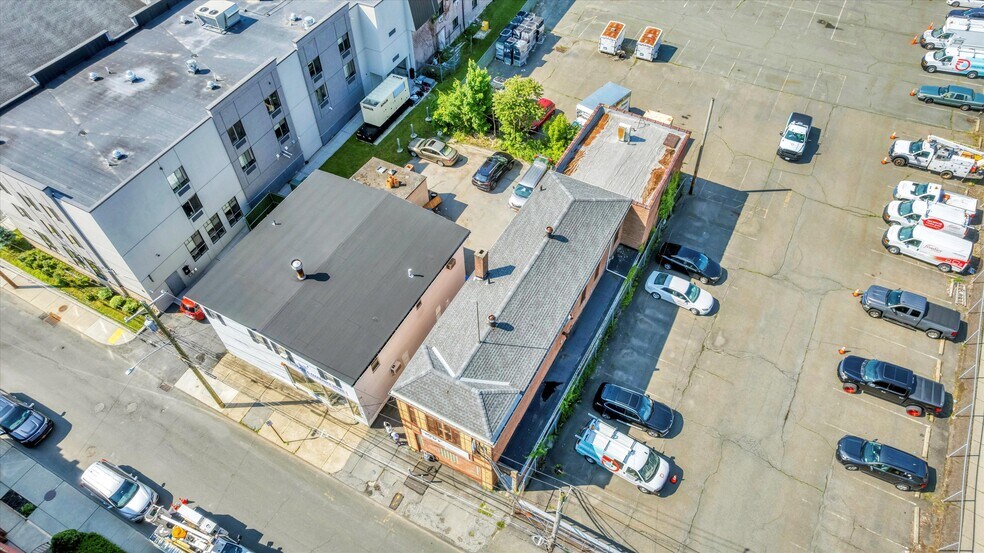 More Photos Of 24 John St, Middletown Office Residential For Sale