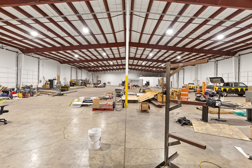 More Photos Of 812-814 Blue Mound Rd, Saginaw Warehouse For Lease