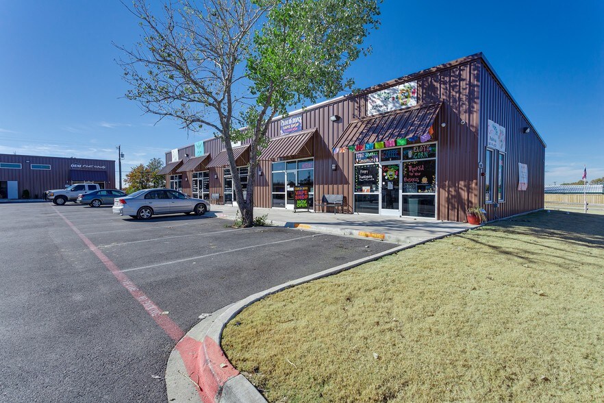 More Photos Of 416 Commerce St, Azle Storefront Retail Office For Sale