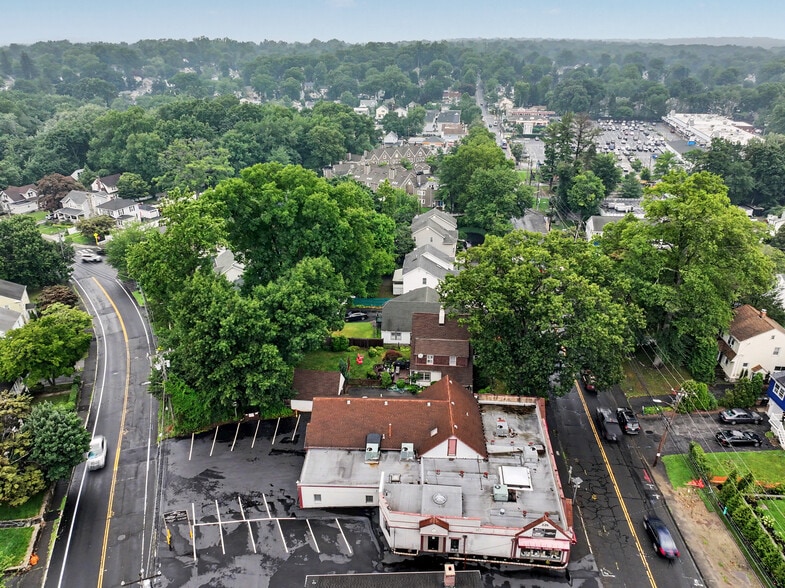 More Photos Of 526 Newfield Ave, Stamford Freestanding For Sale