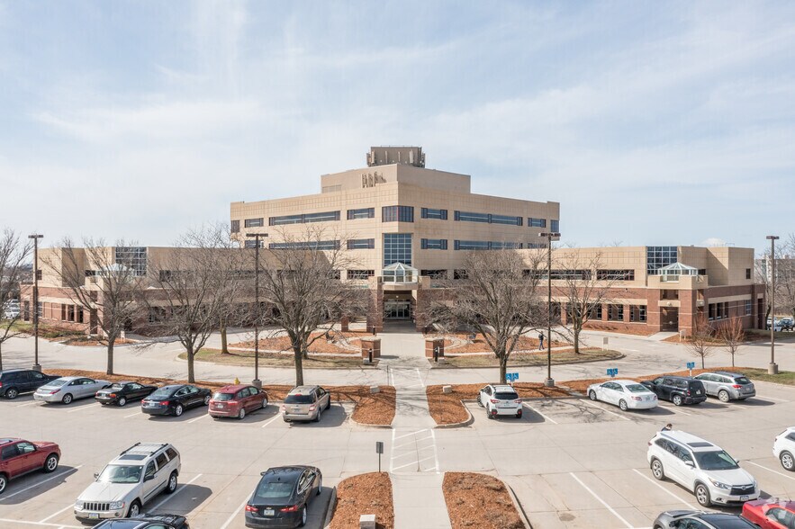 More Photos Of 6000 University Ave, West Des Moines Office For Sale