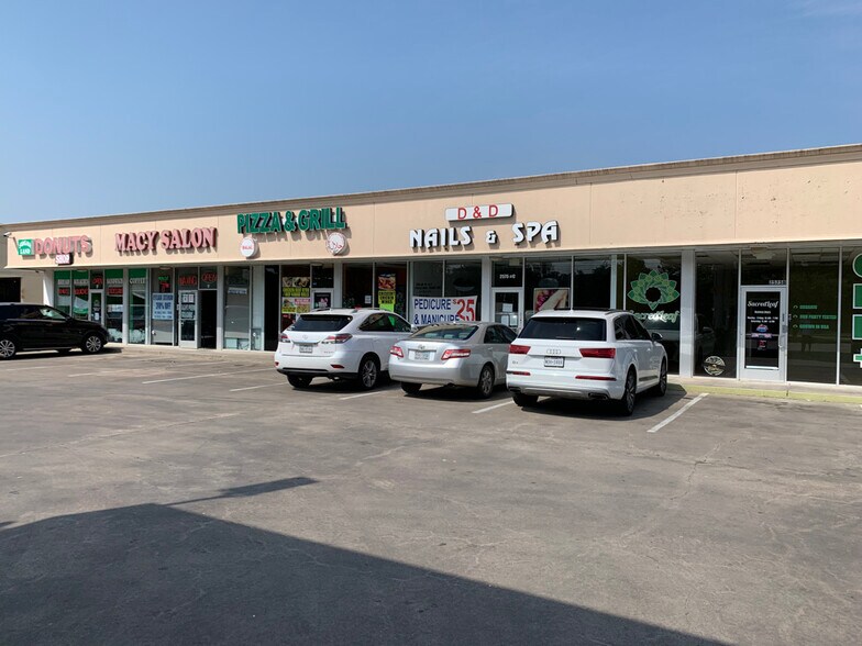 Primary Photo Of 2575 Eldridge Pky, Sugar Land Convenience Store For Lease