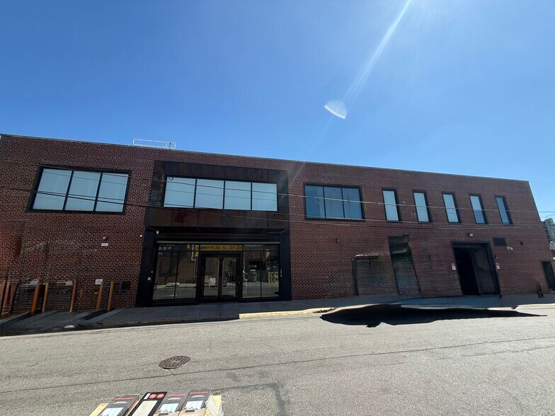 Primary Photo Of 3447 Collins Pl, Flushing Warehouse For Lease