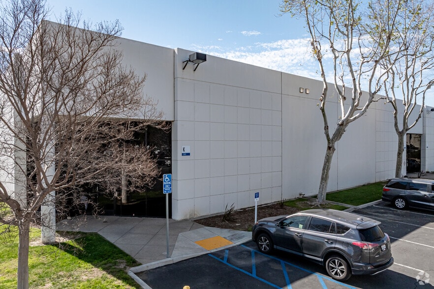 More Photos Of 1505 S Dupont Ave, Ontario Warehouse For Lease