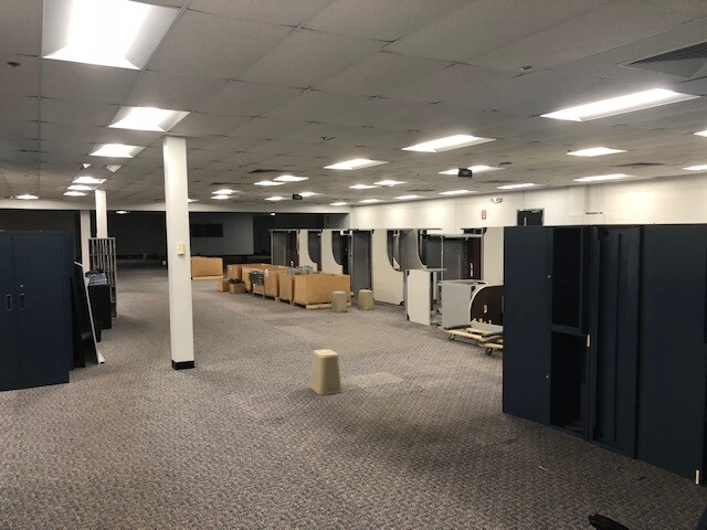 More Photos Of 8201 N University St, Peoria Distribution For Lease