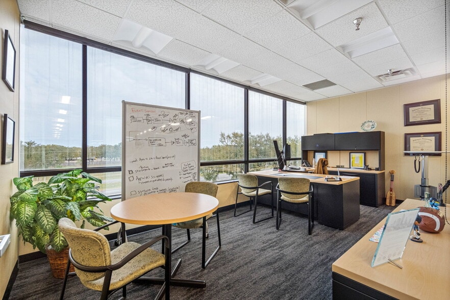 More Photos Of 6801 E Hillsborough Ave, Tampa Office Residential For Lease
