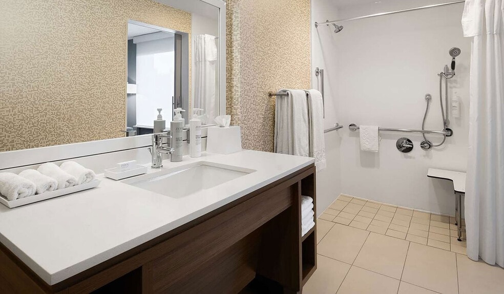 More Photos Of 9104 Keystone Crossing, Indianapolis Hotel For Sale
