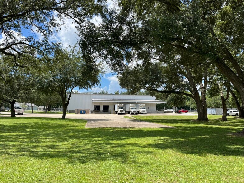 More Photos Of 2400 W Herman St, Pensacola Warehouse For Sale