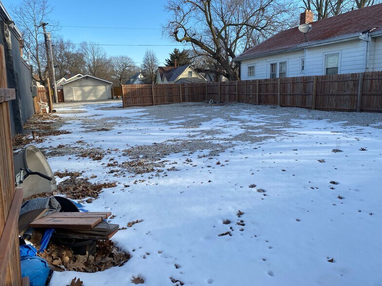 More Photos Of 2401 N Harding St, Indianapolis Flex For Sale