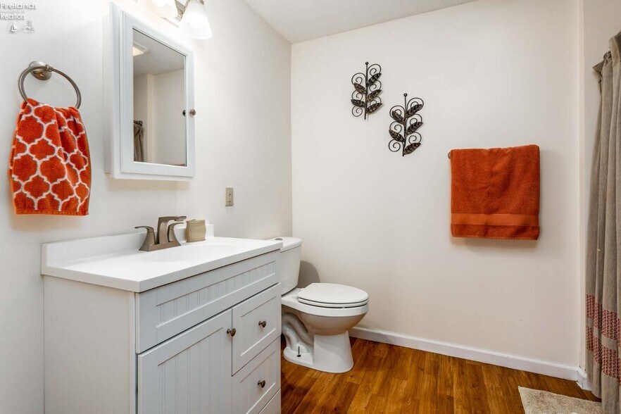 More Photos Of 5414 Homegardner Rd, Castalia Apartments For Sale