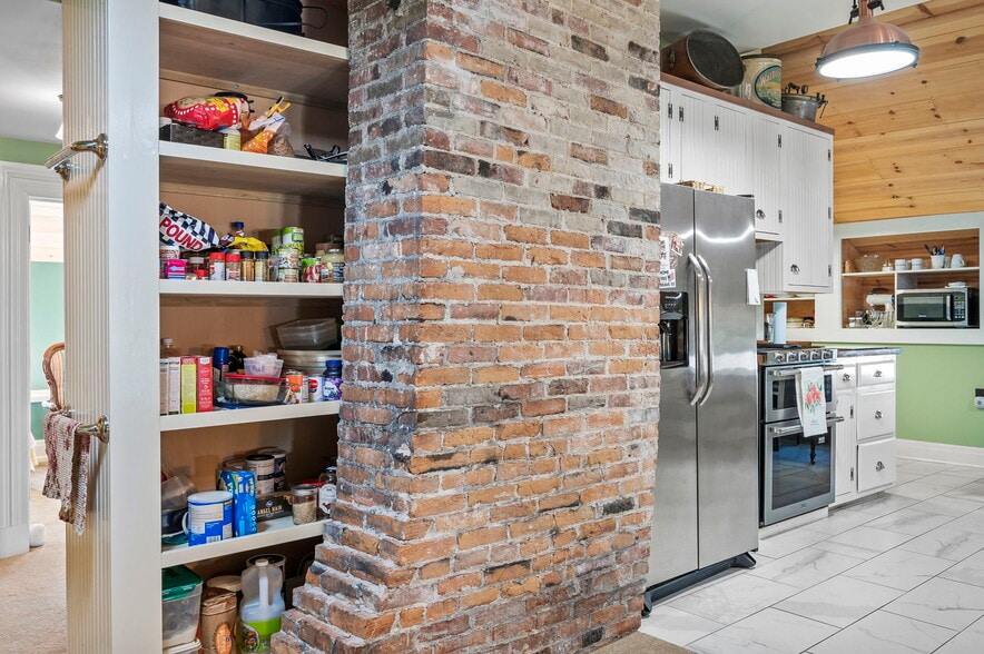 More Photos Of 403 E Adams St, Sandusky Hospitality For Sale