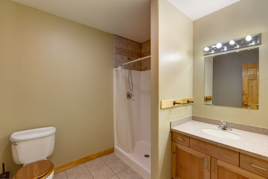 More Photos Of 2670 Copper Ridge Cir, Steamboat Springs Warehouse For Lease