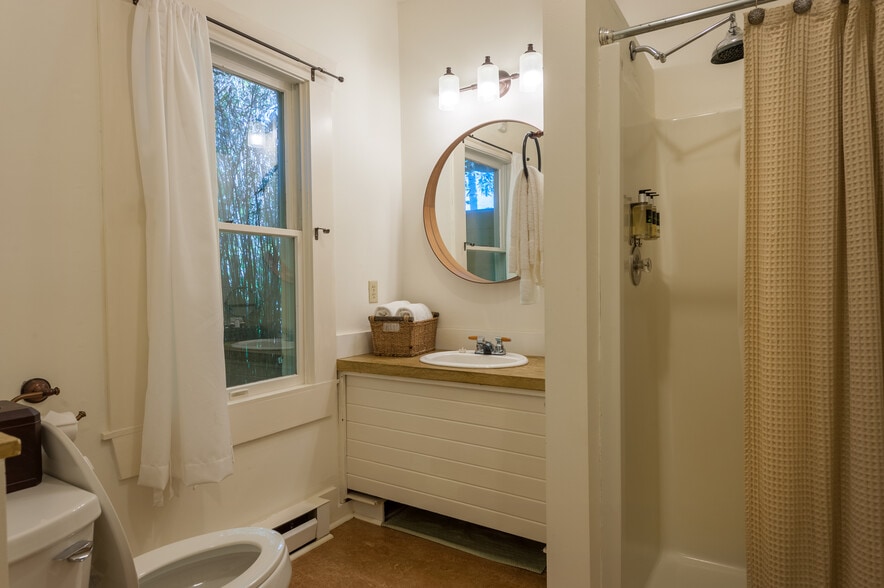 More Photos Of 2579 W Shore Dr, Lummi Island Hotel For Sale