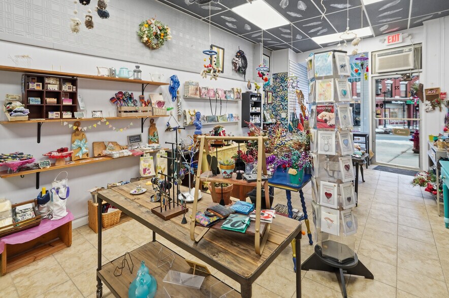 More Photos Of 20-24 Main St, Hudson Storefront Retail Residential For Lease