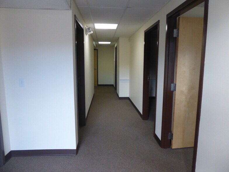 More Photos Of 107 Church Hill Rd, Sandy Hook Office For Lease