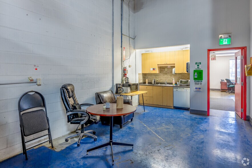 More Photos Of 1705 Argentia Rd, Mississauga Warehouse For Lease