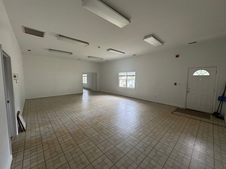 More Photos Of 4931 Drive in Ln, Wendell General Retail For Lease