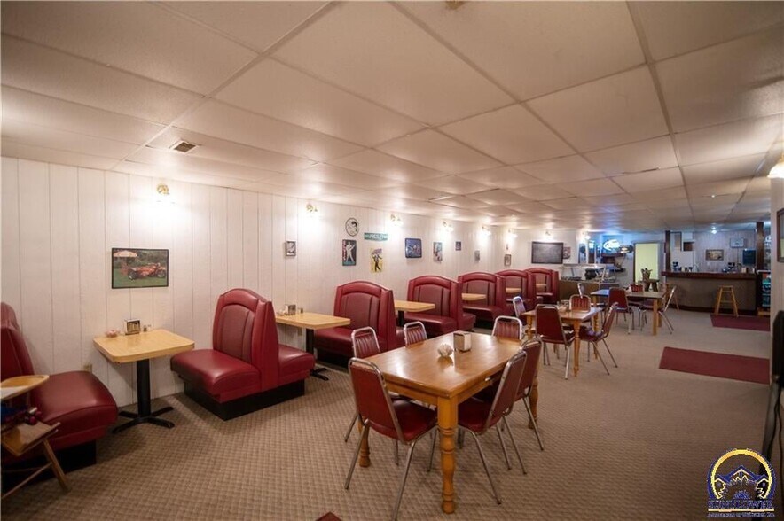 More Photos Of 115 W 7th St, Horton Restaurant For Sale