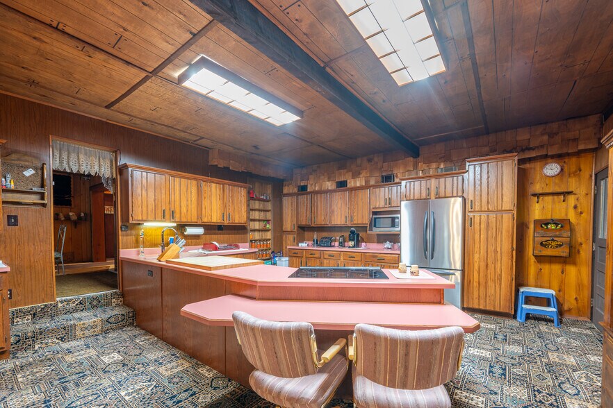 More Photos Of 608 N Chestnut St, Derry Restaurant For Sale