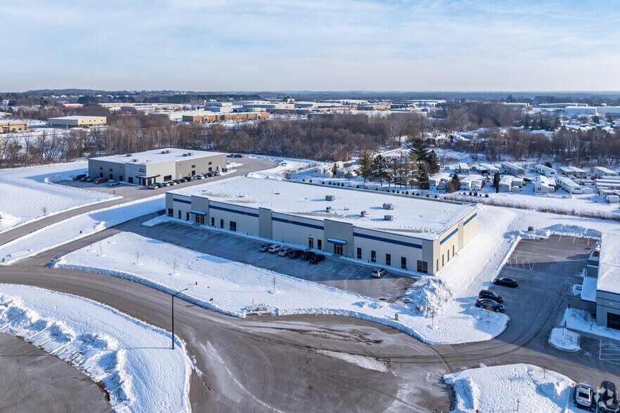 More Photos Of N171 W21860 Caymus Ct, Jackson Flex For Lease