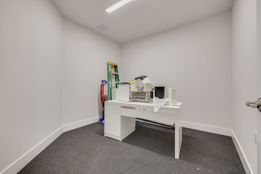More Photos Of 2312 US Highway 19, Holiday Office For Sale