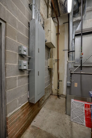 More Photos Of 8213 Gravois Rd, Affton Warehouse For Sale