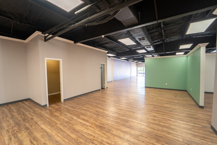 More Photos Of 6602 N Navarro St, Victoria General Retail For Sale