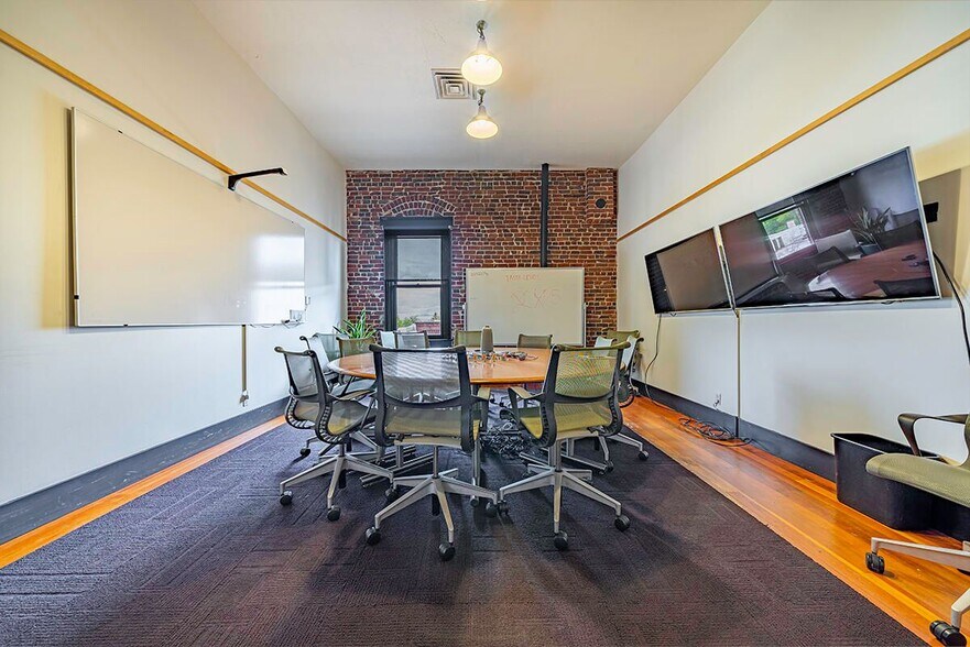 More Photos Of 139 E Main St, Ashland Office Residential For Lease