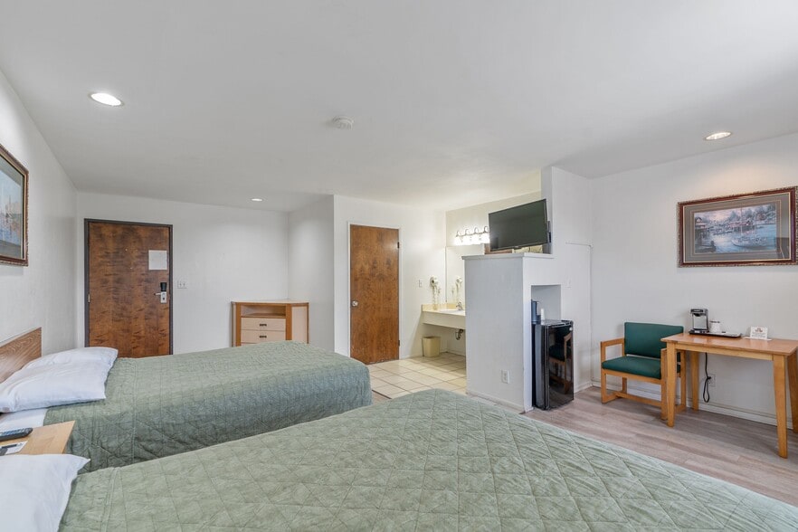 More Photos Of 2904 Washington Blvd, Marina Del Rey Hotel For Sale