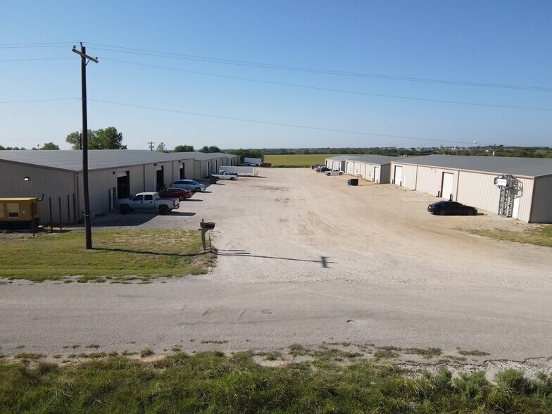 More Photos Of 900 Utility Rd, Sanger Unknown For Lease