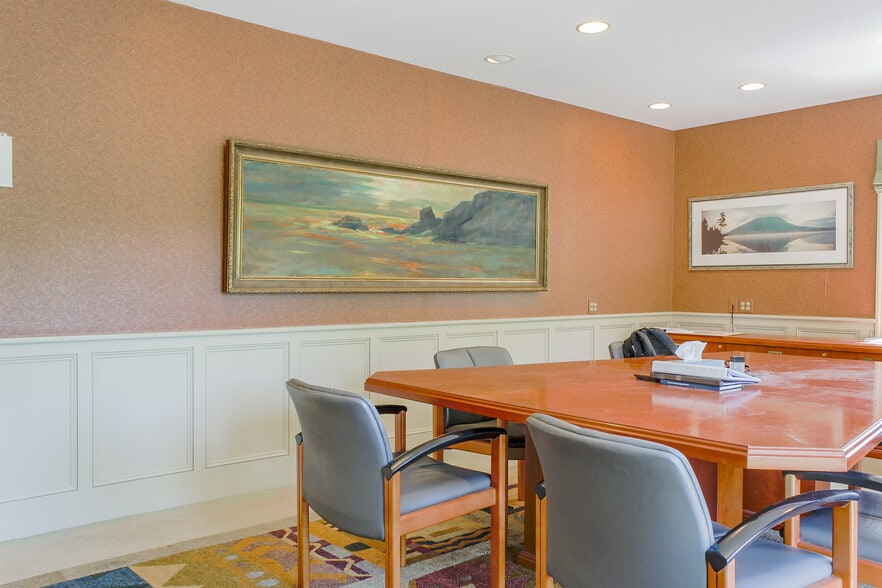 More Photos Of 680 Commercial St, Rockport Flex For Sale