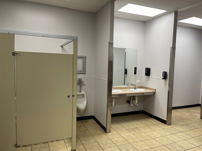 More Photos Of 720 Foxpointe Dr, Sycamore Coworking Space