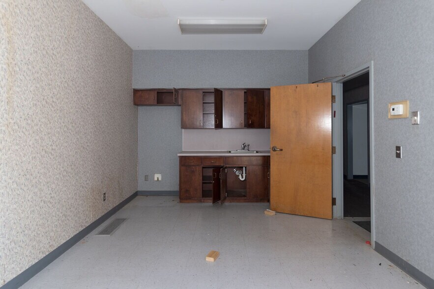 More Photos Of 1906 Warm Springs Rd, Columbus Medical For Sale