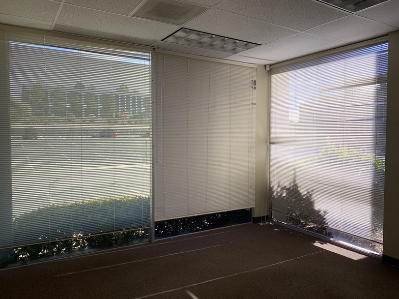 More Photos Of 444 Executive Center Blvd, El Paso Office For Lease