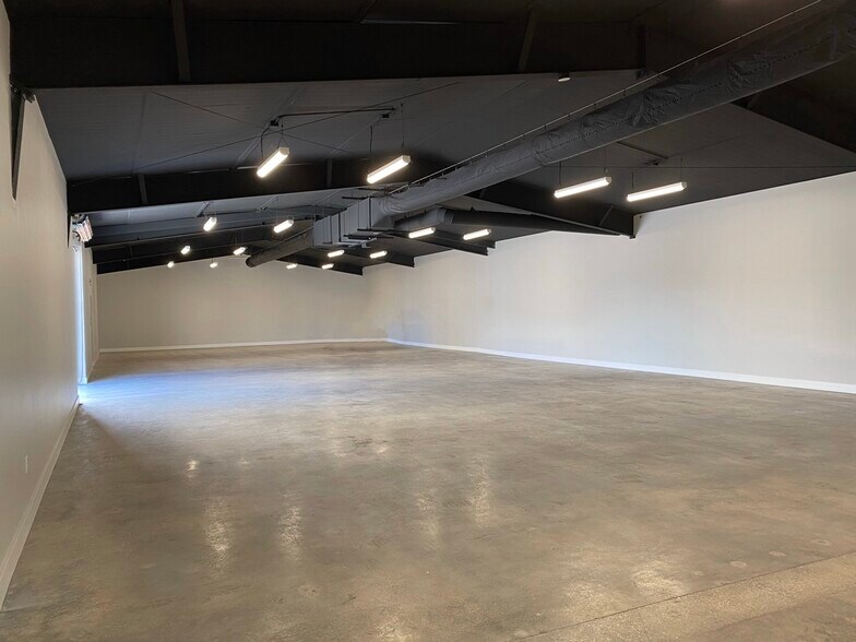 More Photos Of 1730 E Duval St, Jacksonville Showroom For Lease