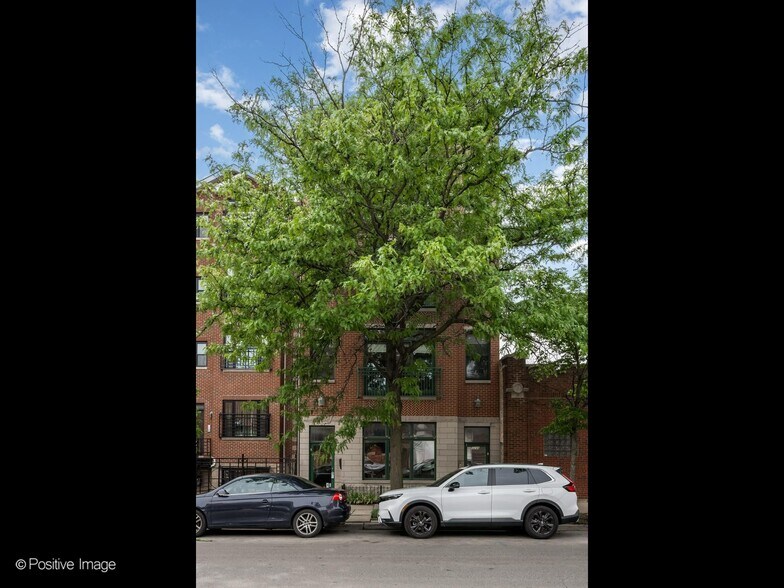 More Photos Of 3248 N Sheffield Ave, Chicago Storefront Retail Residential For Sale