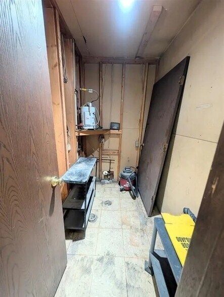 More Photos Of 501 Main, Gas Specialty For Sale